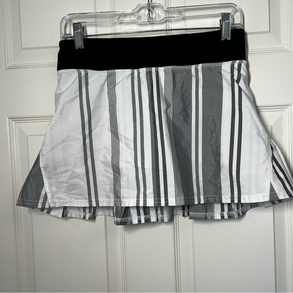Lululemon Run Pace Setter Black and White Striped Tennis Skirt Size 4 Tall - Picture 1 of 8